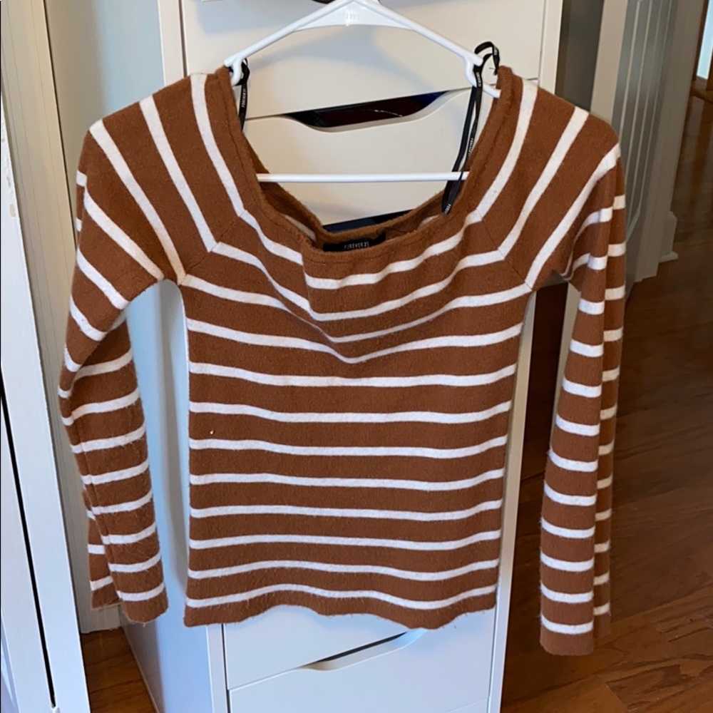 Off the shoulder long sleeve top
